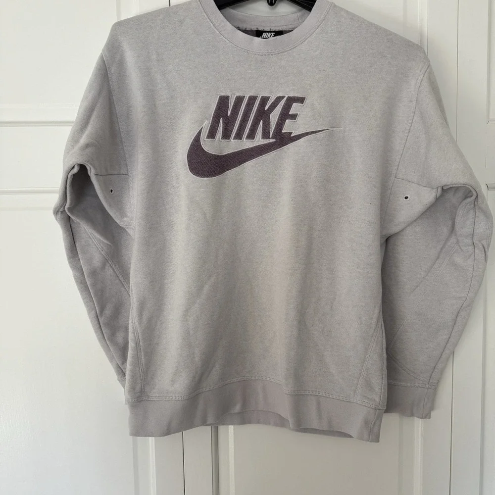 Nike WM‎ Small Lt Grey Sweatshirt W/purple Nike Logo, MoveToZero Collection Cozy